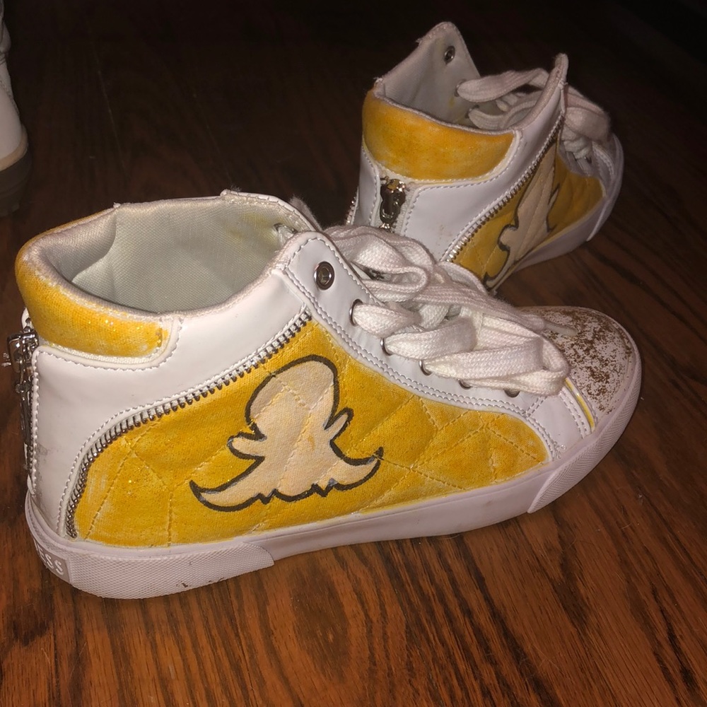 g by guess Snapchat shoes